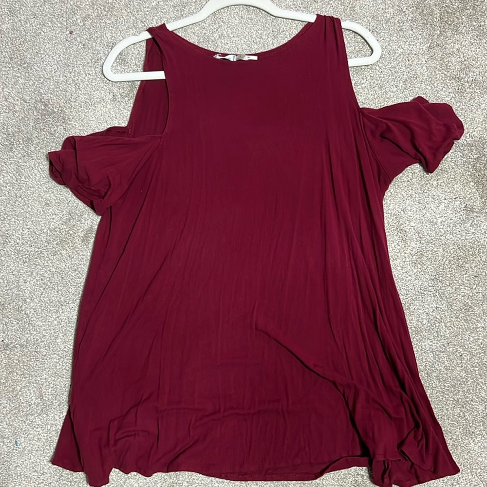 Urban outfitters off should top worn but good condition!